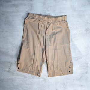 Capris With Button Detail